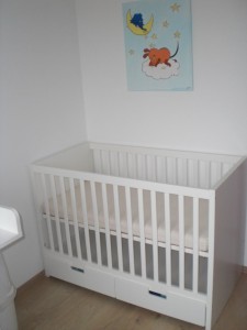 Das bereits angeschaffte Babybett (ebenfalls von IKEA)